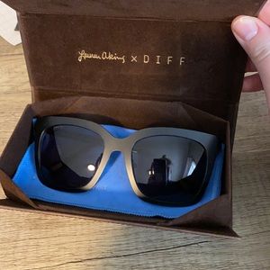 Lauren Akins DIFF Sunglasses - Black